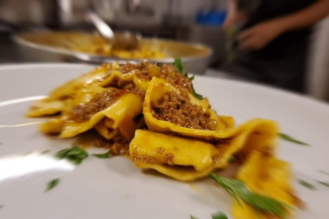 4 - Courses Dinner Interactive Cooking Lesson In Florence - Group Size Can Shape the Evening