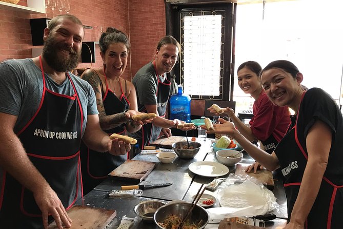 5 Traditional Dishes Hanoi Cooking Class with Market Trip - The teaching style and the chefs