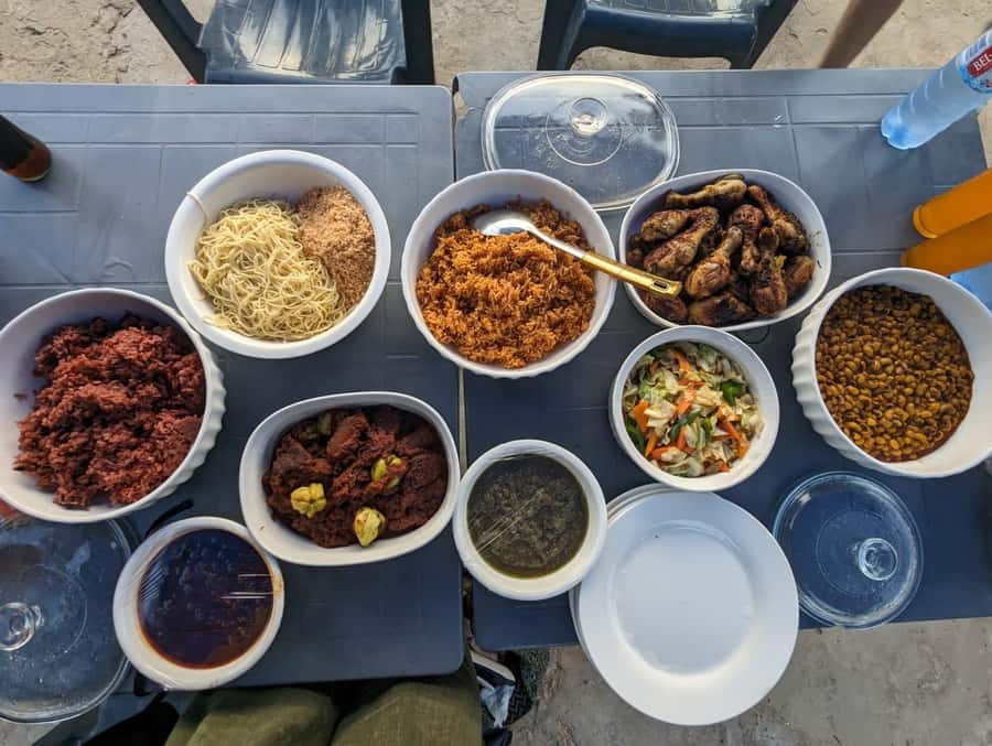 Accra: Cooking Class with Auntie KK in Osu - Starting at the white wall and blue gate in Osu