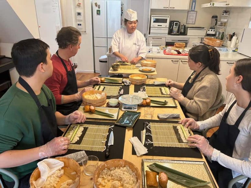 AKEMI's SUSHiKiTCHEN: A fun sushi cooking lesson in Tokyo - Learning sushi in Akemi’s Tokyo home