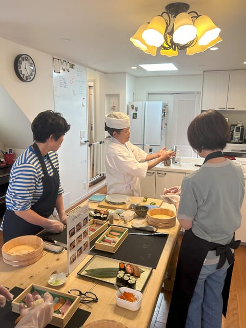 AKEMI's SUSHiKiTCHEN: A fun sushi cooking lesson in Tokyo - Four kinds of sushi, four different techniques