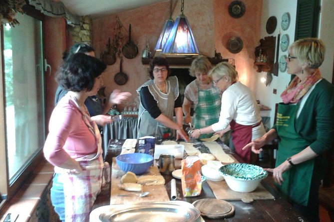 Alghero Home Cooking Pasta Class at a Farmhouse with Wine - Who should book this experience?