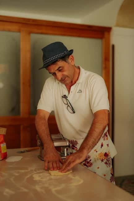 Amalfi: Cooking Class with Pasta, Mozzarella, and Tiramisù - Sitting down to a farm-made meal