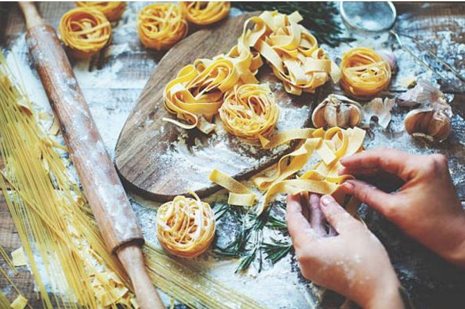 Amazing Pizza and Pasta Class at Savio’s kitchen cooking school - Dinner, wine, and the home kitchen atmosphere