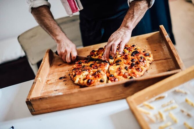 Apulian Cooking Class with Aperitif and Wine in Polignano a Mare - A local class with a relaxed pace