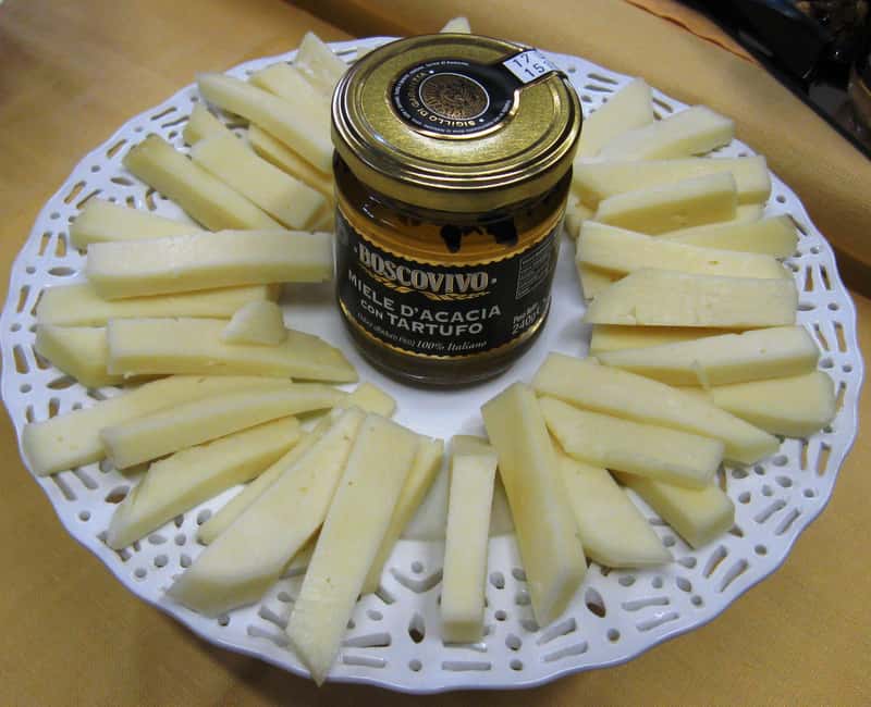 Arezzo: truffle hunting, tasting, and a cooking class with truffles. - Silvia’s five-part cooking and tasting session