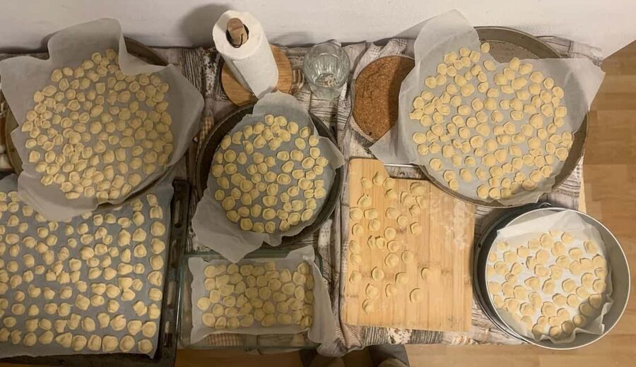 Authentic Italian Cooking Masterclass at Home in Luxembourg - Choosing between pasta, risotto, and bread