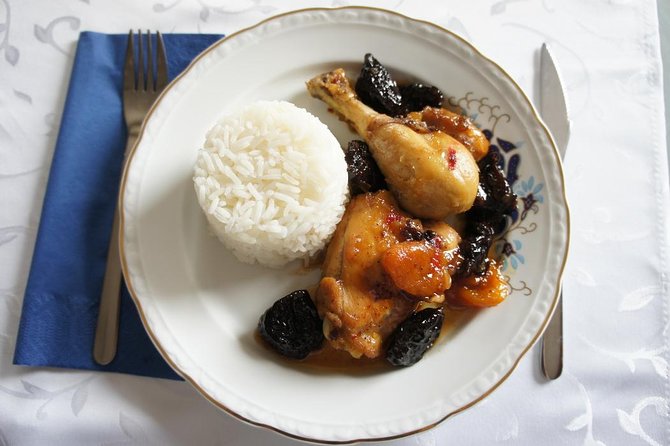 Authentic Jewish Cooking Class by a Professional chef - The welcome snack and Hungarian drinks