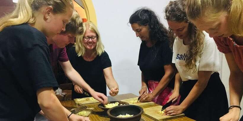 Authentic Sri Lankan Cooking Class in Kandy by Local Family - Should you book the Best Kandy Kitchen?