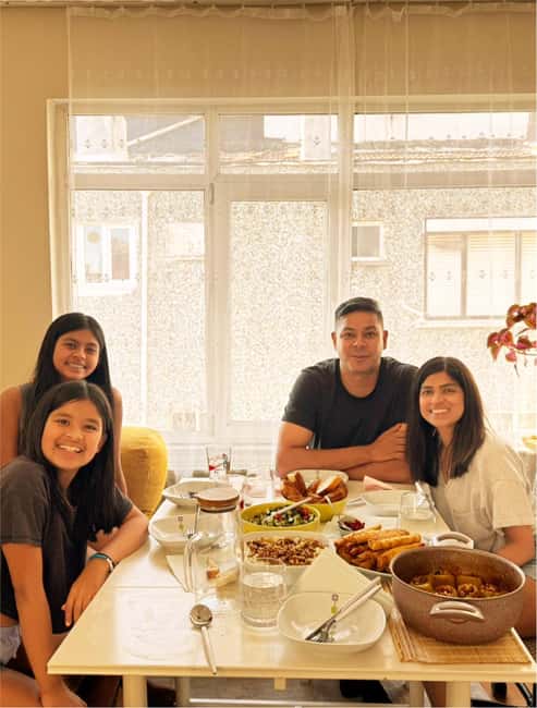 Authentic Turkish Cooking at a Local’s Home in Istanbul - Tea, coffee, and the first taste of Turkish hospitality