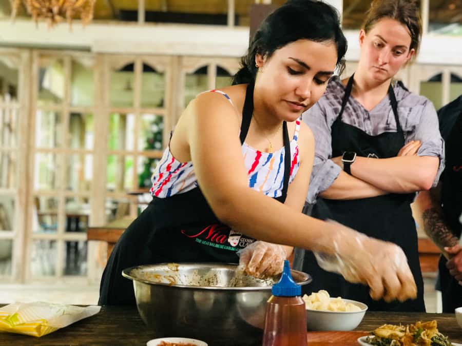 Bali: Balinese Cooking Class and Market Tour - Morning tea gives the day an easy start