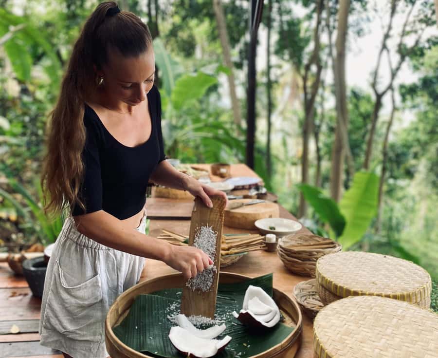 Bali: Cooking Class with 5 Balinese Dishes - Learning with Ketut and the local team