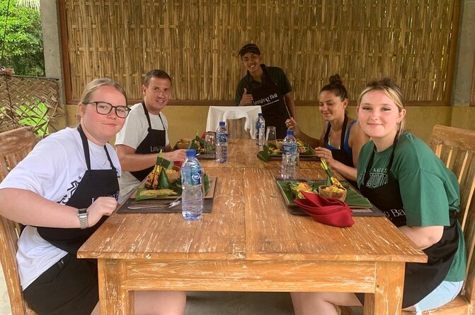 Balinese Authentic Cooking Class in Ubud - A cooking class that begins with Balinese daily life