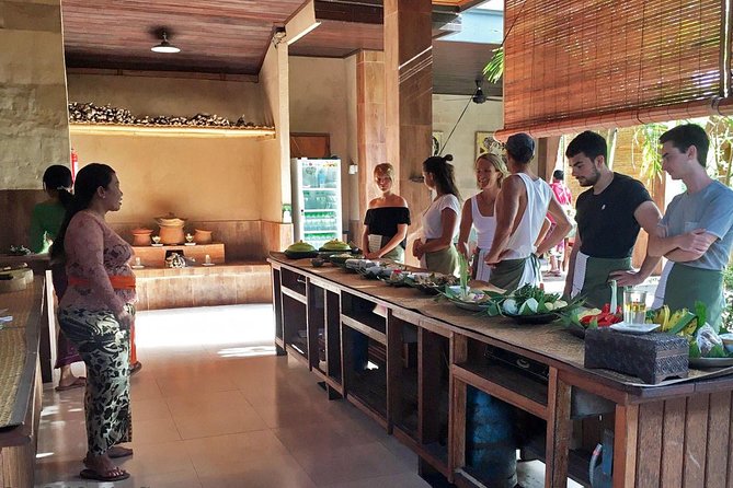 Balinese Cooking class with traditional morning market visit - Group size and teaching style