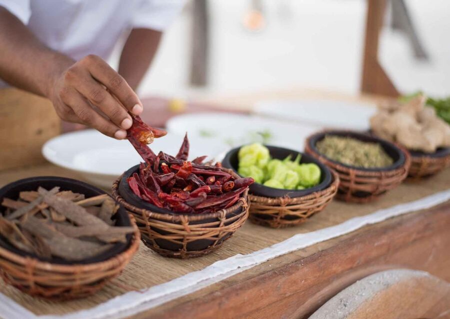 Bangalore: Traditional Cooking Classes & Dinner with Family - Music, conversation, and the family setting