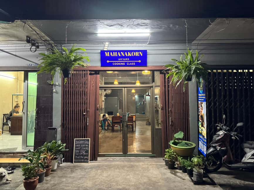 Bangkok: Authentic Thai Cooking Class with Local Host - Cooking four Thai courses by hand