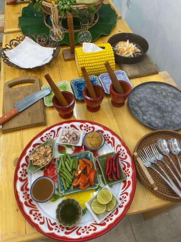 Bangkok Cooking Class : Traditional Thai dishes&Market Trip - A cozy kitchen with room to participate