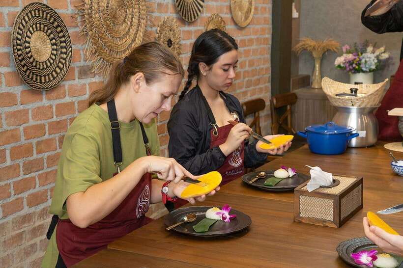 Bangkok: Cooking Class with Market Visit & Tuk Tuk Ride - The tuk-tuk ride back to Sukhumvit 22