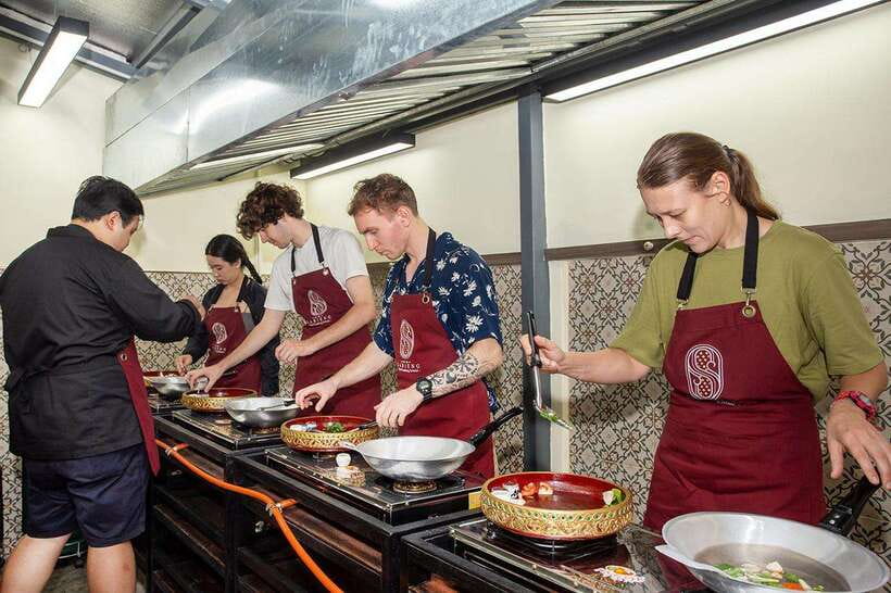 Bangkok: Cooking Class with Market Visit & Tuk Tuk Ride - Who should book this cooking class?