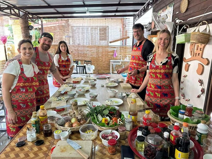 Bangkok: Favourite Thai Flavors Cooking Class by Smart Cook - Cooking Thai food in a traditional teak home