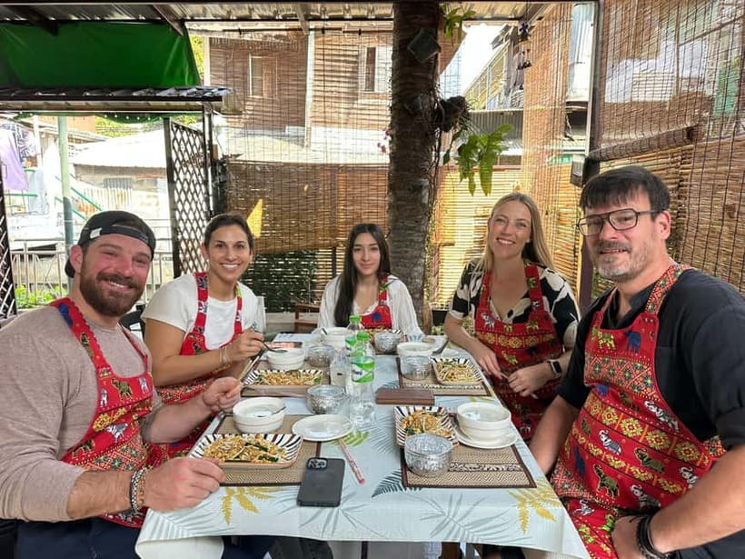 Bangkok: Favourite Thai Flavors Cooking Class by Smart Cook - Meeting Snow White, Poppy, or Mac