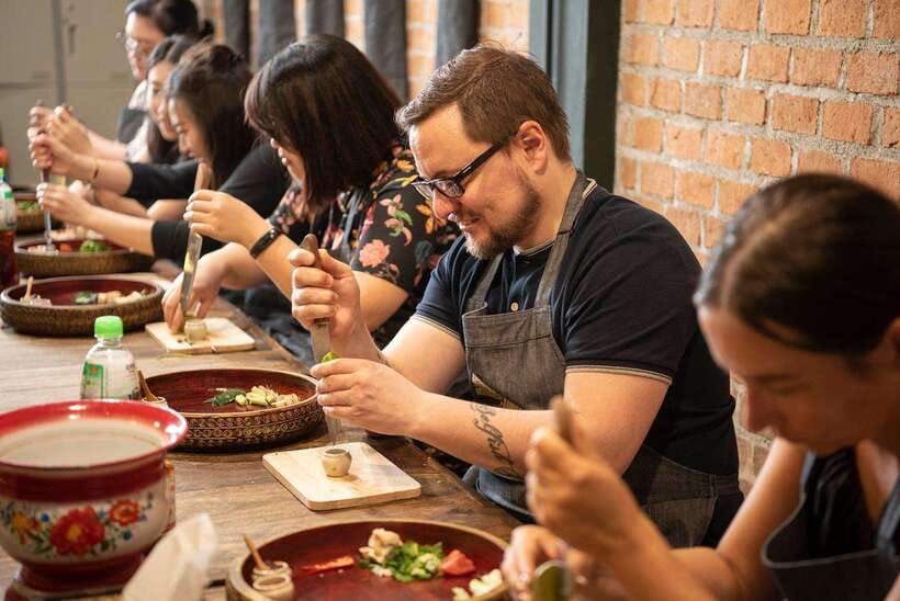 Bangkok: Hands-on Thai Cooking Class and Market Tour - Choosing the right class time