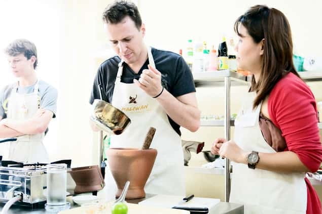 Bangkok: Maliwan Thai Cooking Class with Market Tour - Morning or afternoon session?