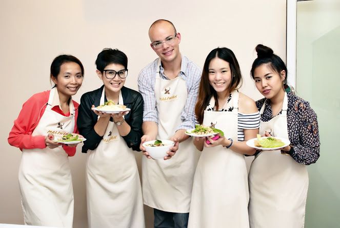 Bangkok: Maliwan Thai Cooking Class with Market Tour - Eating what you made