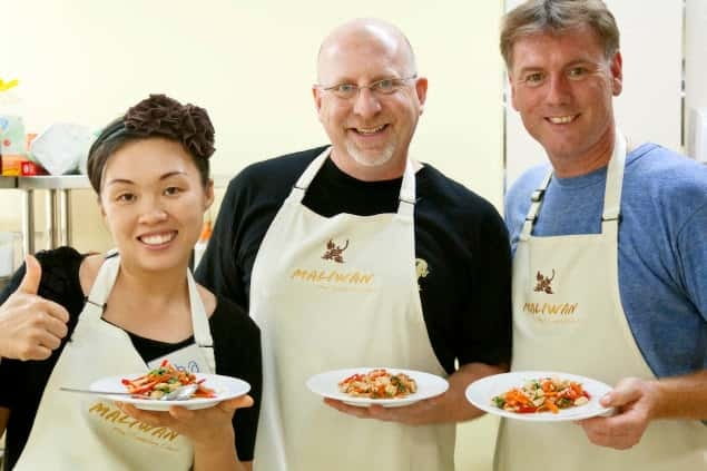 Bangkok: Maliwan Thai Cooking Class with Market Tour - How much personal attention should you expect?