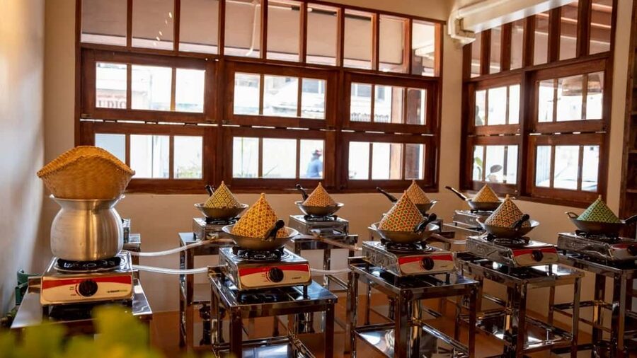 Bangkok: Thai Cooking Class With 4 Dishes & Thai Drink - From Huai Khwang MRT to the market