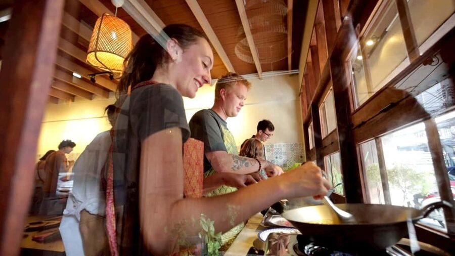 Bangkok: Thai Cooking Class With 4 Dishes & Thai Drink - A tuk-tuk ride to the cooking school