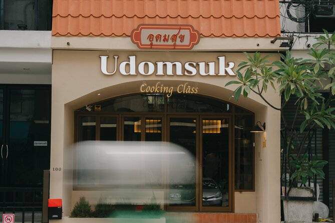Bangkok Udomsuk Thai Cooking Class with local market tour - Practical details before you book