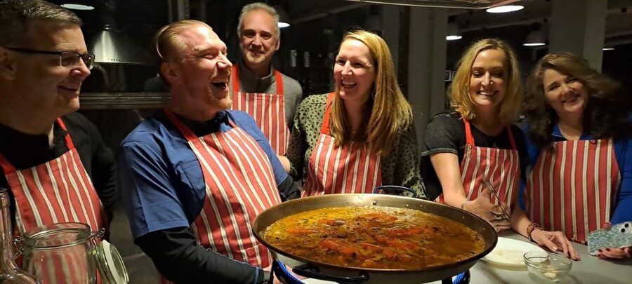 Barcelona: Catalan Paella Cooking Class - Small groups and the social side