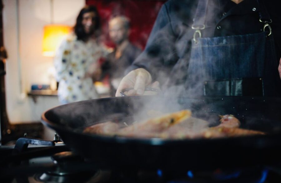 Barcelona: Catalan Paella Cooking Class - Planning the class around Park Güell