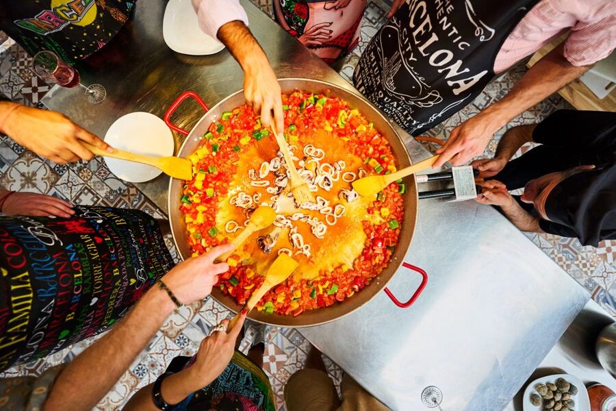 Barcelona: Paella Cooking Class with Market Visit and More - Who should book this class