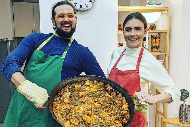 Barcelona : Paella Cooking Experience + Boqueria Market Exclusive Tour - Walking from Plaça de Sant Jaume to the kitchen