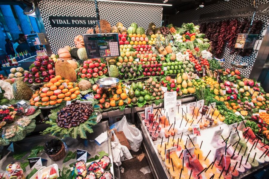 Barcelona: Paella Cooking Experience & Boqueria Market Tour - A shared dinner with people from around the world