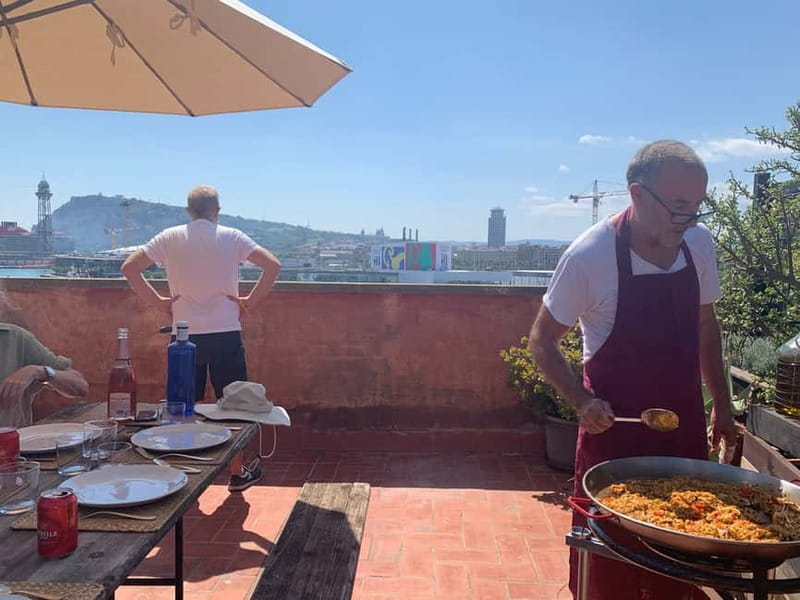 Barcelona: Paella Seafood Master Cooking Class with Sangria - Why the host-led format works