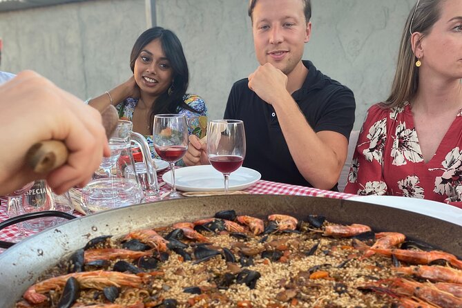Barcelona Rooftop Paella Cooking Class with Sangria & Local Host - Why this two-hour paella class works
