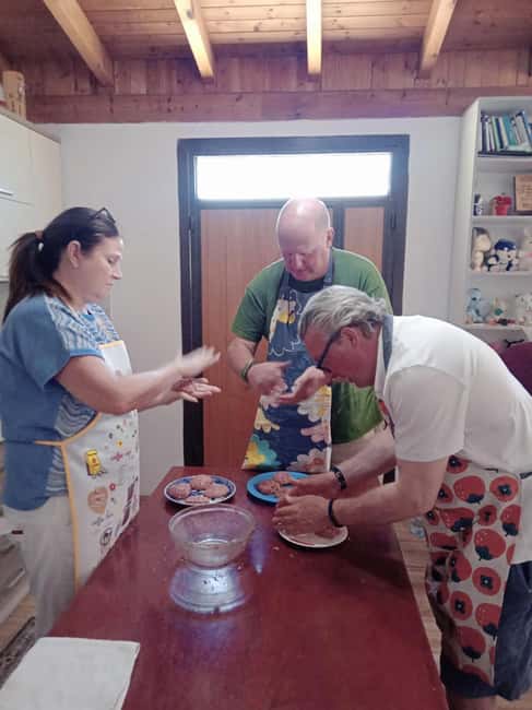 Berat: Traditional Cooking Class with Wine Tasting - Small groups and communication