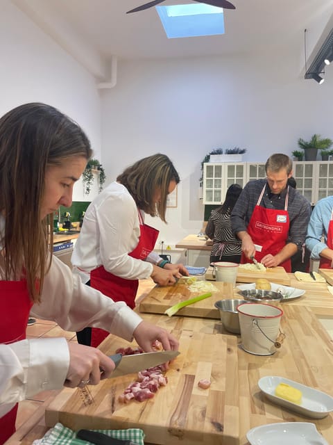 Bilbao: Basque Pintxos and Tapas Cooking Class - Who will enjoy this class most