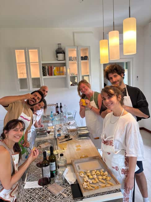Bologna: In-Home Italian Pasta Making Workshop with Wine - A Bologna cooking class that begins in a real home
