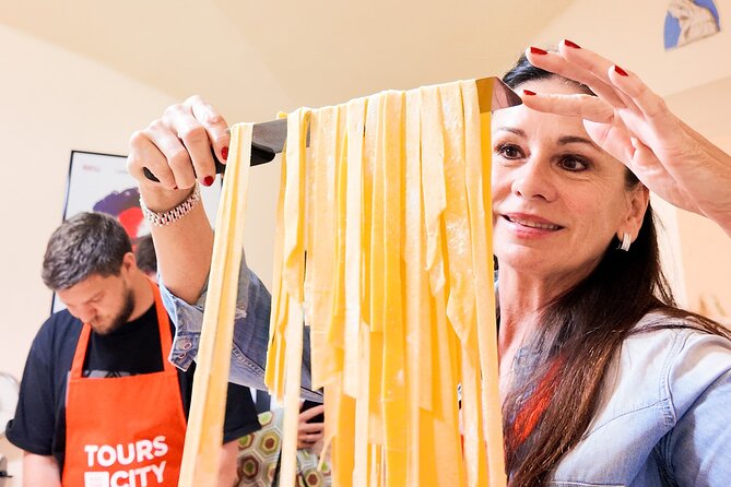 Bologna Local Pasta Cooking Class, Ragu, Spritz, Wine & Gelato - How the group size affects the experience
