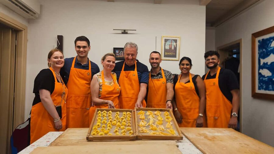 Bologna: Pasta Cooking Class, Ragu & Wine with Local Host - A Bologna cooking class with a personal feel