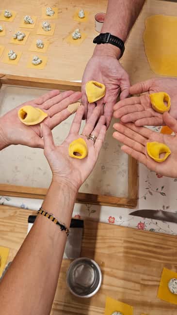 Bologna: Pasta Cooking Class, Ragu & Wine with Local Host - Vegetarian options and family suitability