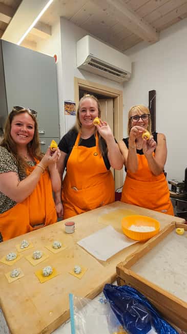 Bologna: Pasta Cooking Class, Ragu & Wine with Local Host - What you receive for $79