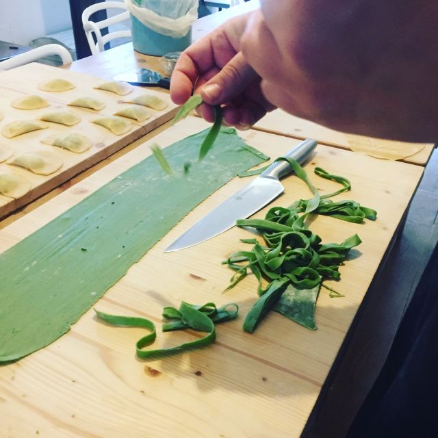 Bologna: Pasta Tagliatelle al Ragu Cooking Class with Wine - Why the home setting matters