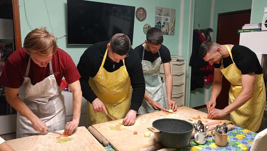 Bologna: Pasta Tagliatelle al Ragu Cooking Class with Wine - Irene and the personal teaching style