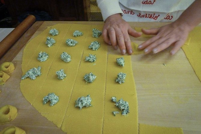 Bologna: Tagliatelle & Ragù Home Cooking Class with wine - What this Bologna cooking class really offers