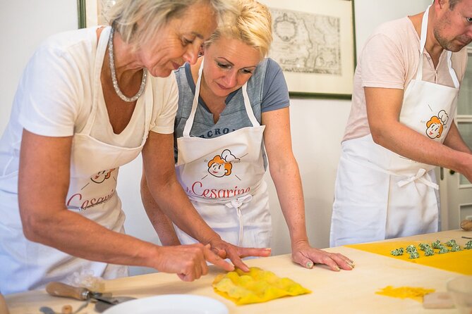 Bologna Walking Tour & Traditional Cooking Class with Wine - What the three-hour schedule means